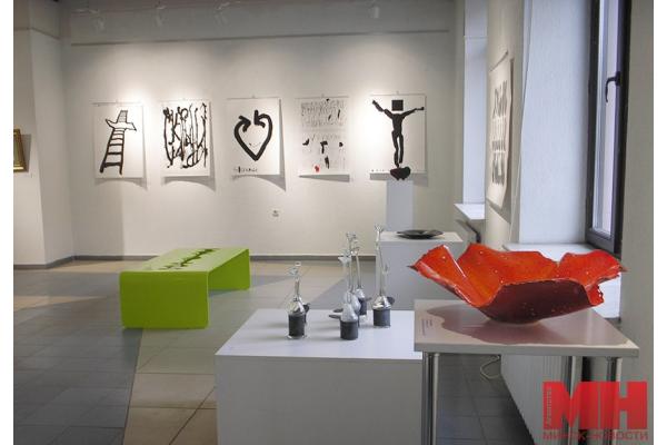 В галерее «Академия» проходит выставка работ преподавателей и выпускников Академии искусств