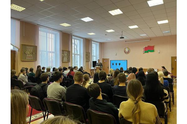 Молодёжный совет Первомайского района продолжает работу по информированию граждан о проведении в стране единого дня голосования