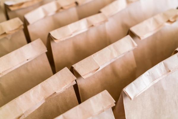 МАРТ обязал белорусские магазины продавать бумажные пакеты
