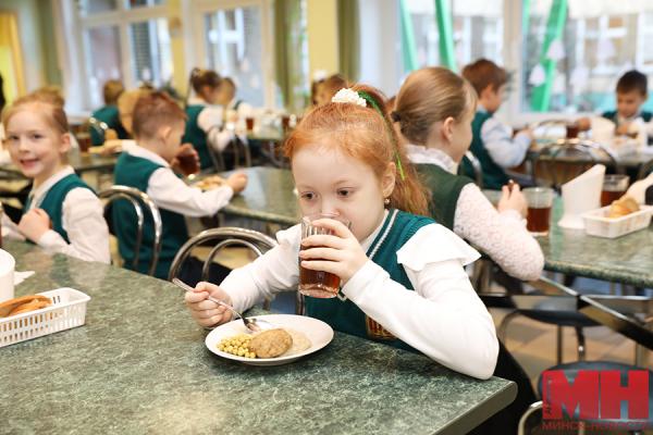 В Первомайском районе более 98 % учеников питаются в школьных столовых