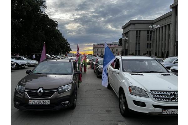 Автопробегом по столице завершился «Форум патриотических сил»