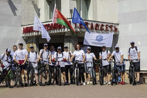 Работники «Минсккоммунтеплосети» совершили велопробег по улицам столицы