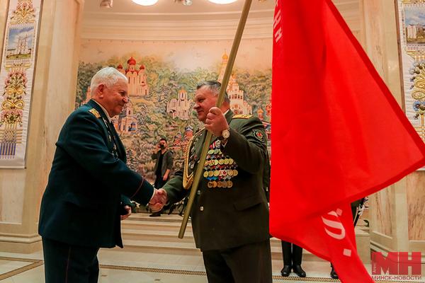 Ветераны Великой Отечественной войны торжественно передали знамя Победы воинам-интернационалистам 14 февраля 2020 15:33