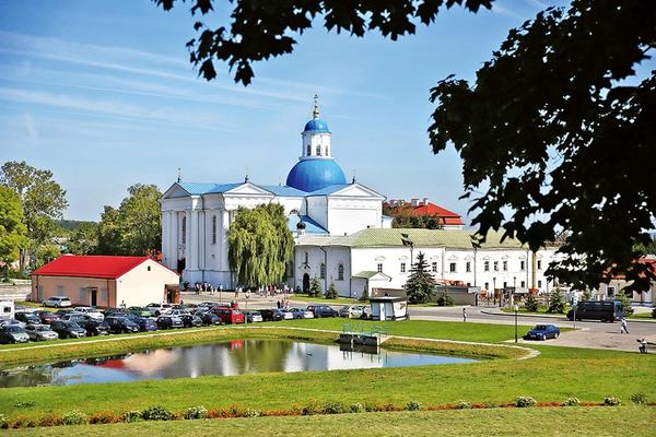 Национальная библиотека организовала книжную выставку в честь 500-летия Жировичского монастыря