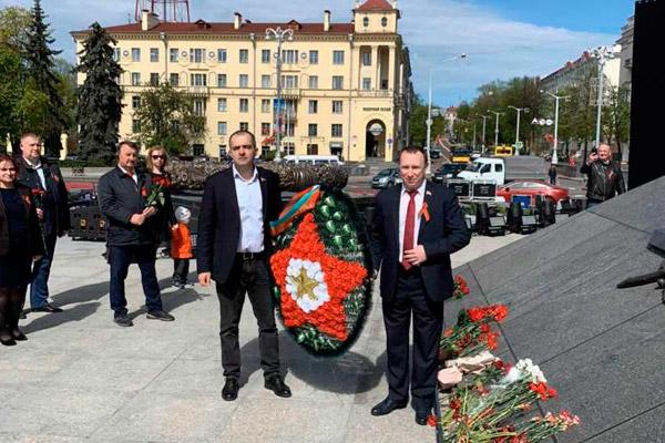 Депутат Палаты представителей Национального собрания Беларуси возложил венок к монументу Победы