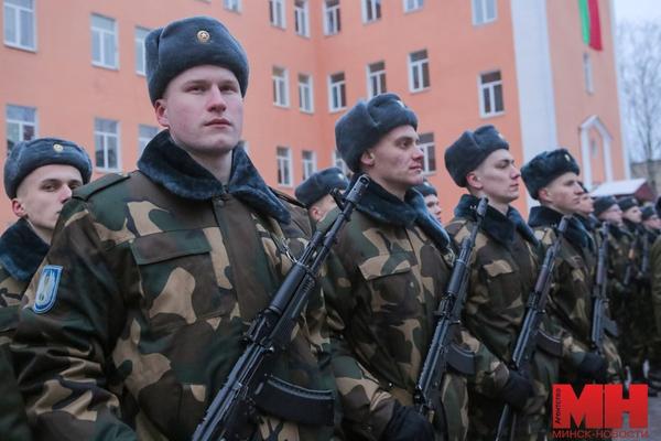 «Служу Республике Беларусь!». В Вооруженных Силах новобранцы приняли военную присягу
