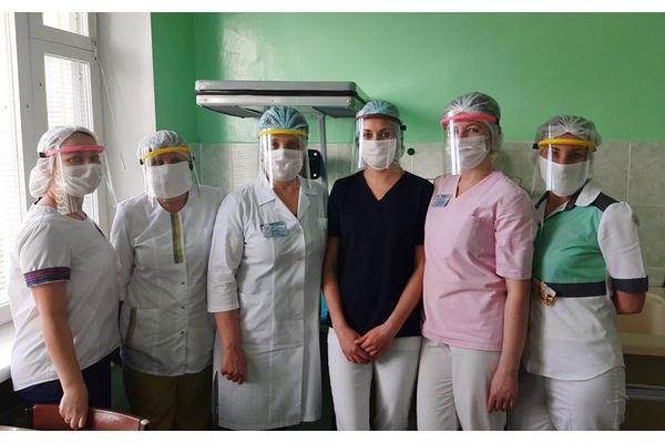 Команда SmARTech из Первомайского района передала медикам более 3,7 тыс. экранных масок