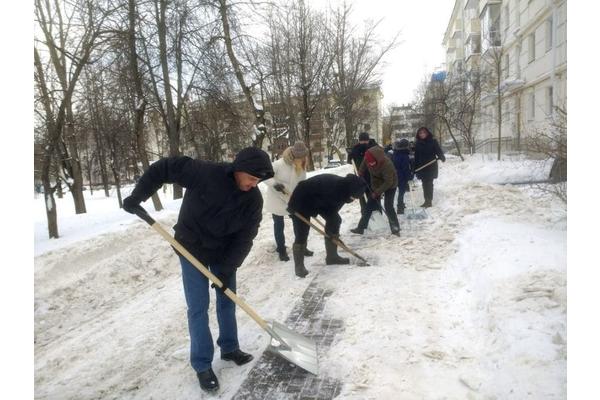 На субботник по расчистке снега в Первомайском районе вышли около 1 800 человек