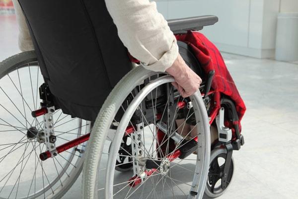 Гусеничными подъемниками для инвалидных колясок обеспечены все 9 центров соцобслуживания столицы