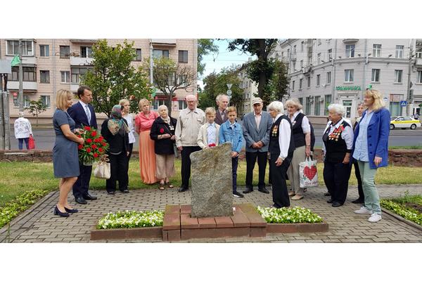 «Беларусь помнит»: в Первомайском районе  возложили цветы к братским могилам, воинским захоронениям