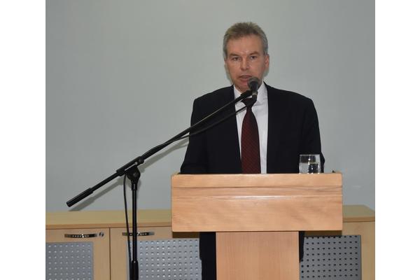 Сотрудники библиотеки встретились с главой администрации Первомайского района
