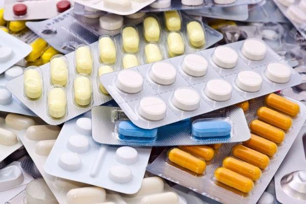 Минздрав приглашает граждан обсудить, какие лекарства обязательно должны быть в аптеках