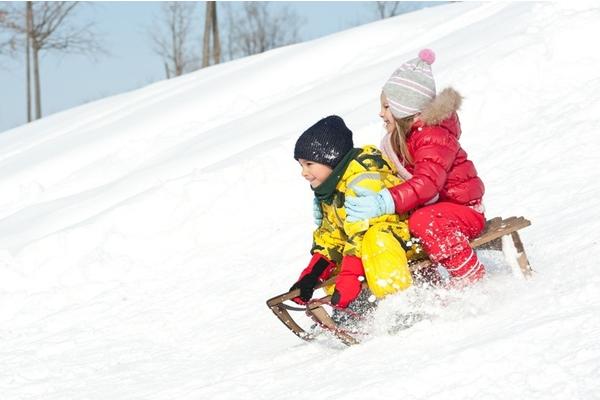 В каждом районе Минска появятся безопасные снежные горки для катания на санках и тюбингах