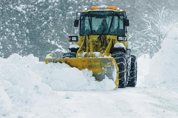 Ежедневно в уборке снега в Первомайском районе задействовано около 5 тыс. человек