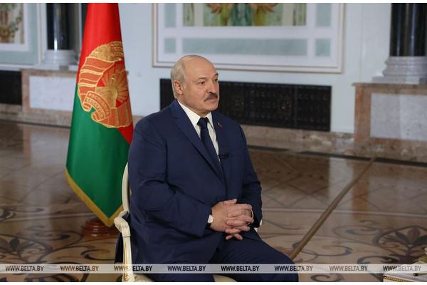 Лукашенко не исключает досрочных президентских выборов после принятия обновленной Конституции