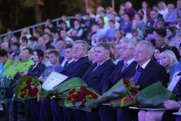 В парке им. Янки Купалы торжественно поздравили «Минчан года» и победителей конкурса «Минский мастер — 2021»