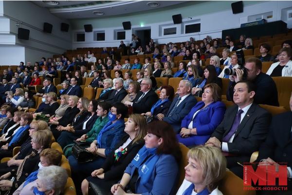 «Синергия опыта, мудрости, молодости и задора». Белорусский союз женщин празднует юбилей