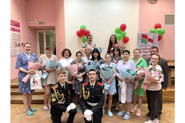 В Первомайском районе поздравили женщин, родивших в День матери