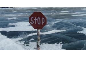 Минчанам напоминают о запрете выхода на лед – он непрочный